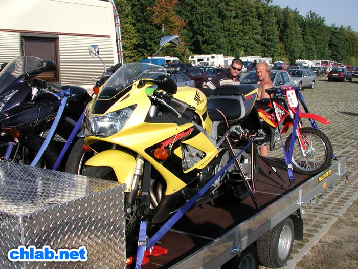 sterreicher mit einer ganzen Honda-Kollektion
