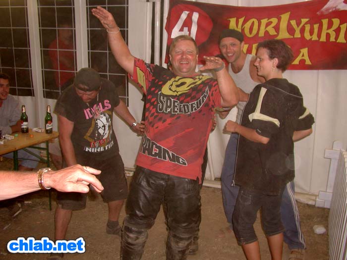 Stimmung im Biergarten auf Camp Start
