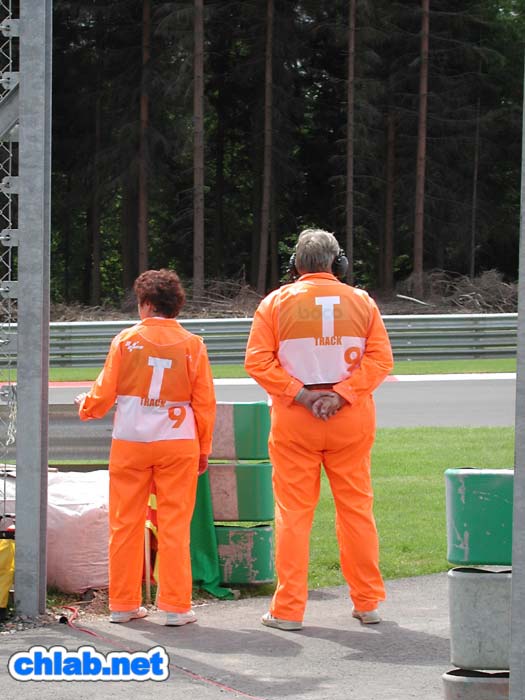 Streckenposten bei T9
