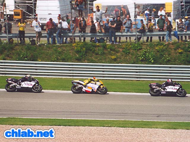 Loris Capirossi (vorn), Valentino Rossi, Alex Barros
