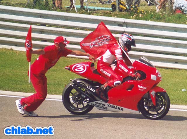 Max Biaggi nach seinem Sieg
