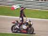 Marco Melandri feiert ausgelassen nach seinem ersten Sieg in der 250er Klasse
