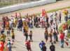 die Fans strmen die Strecke nach dem letzten Rennen
