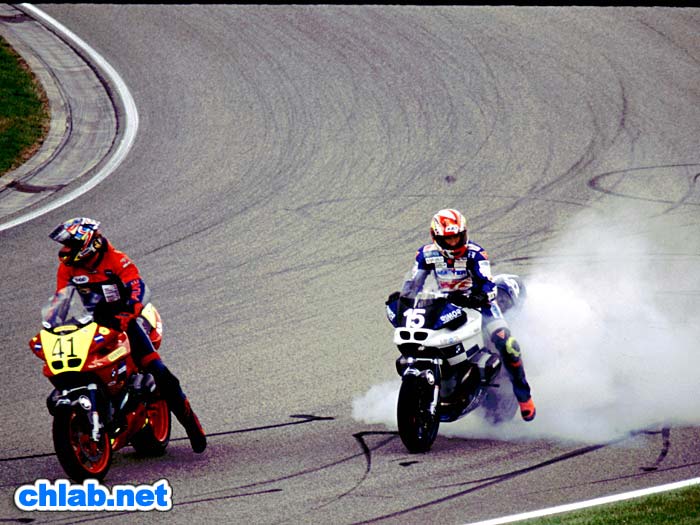 ausgelassene Stimmung nach dem Rennen zum BMW-Boxer-Cup

