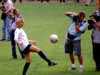 Katja Poensgen zeigt fuballerisches Talent

